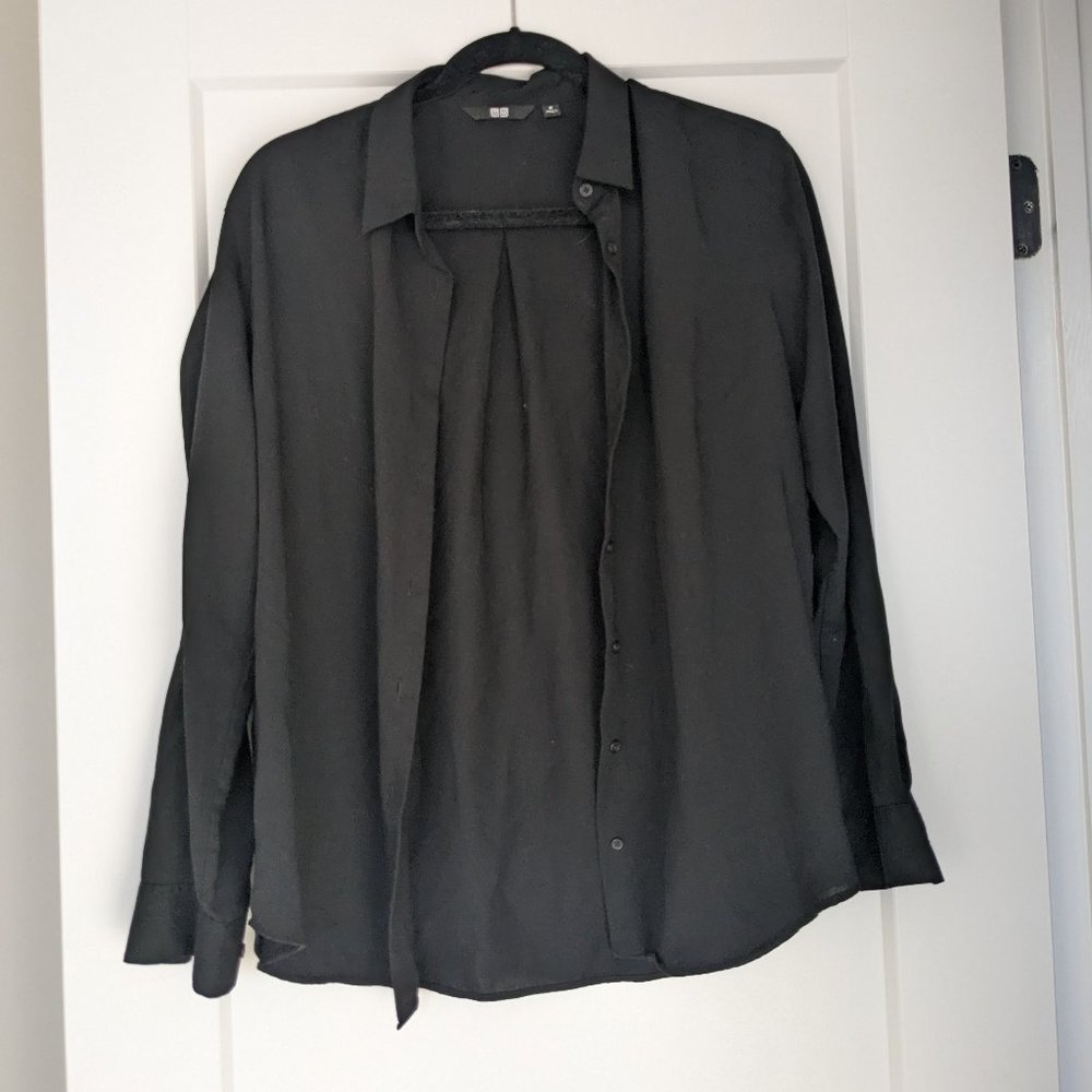 Uniqlo button down size medium black